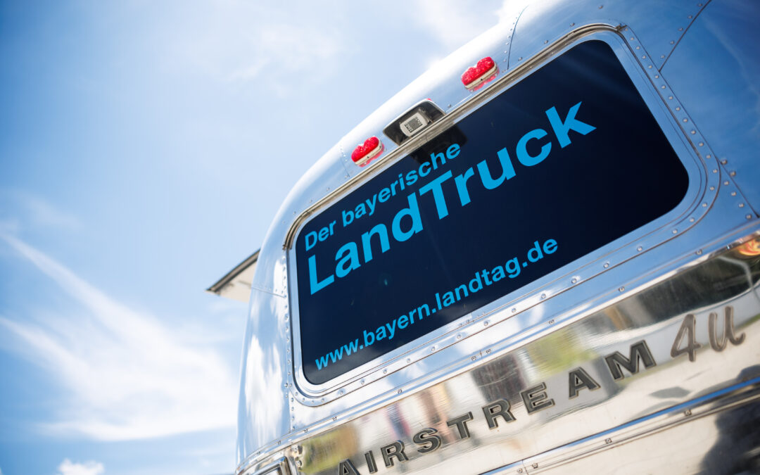 LandTruck-Tour 2025 – Auch dieses Jahr wieder #DemokratieaufAchse!