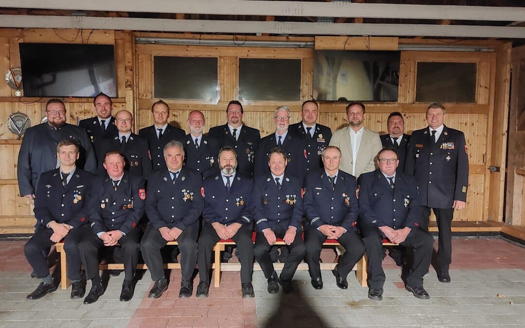 Langjährige verdiente Feuerwehrkameraden ausgezeichnet