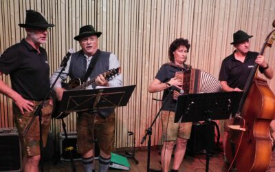 „A Midanand im Hirgst“ beschert volles Haus – Zünftiges Musikantentreffen im Schauflinger Bürgerstadl